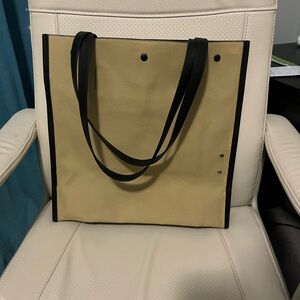 Advene Trench tote in khaki (no bag charm)